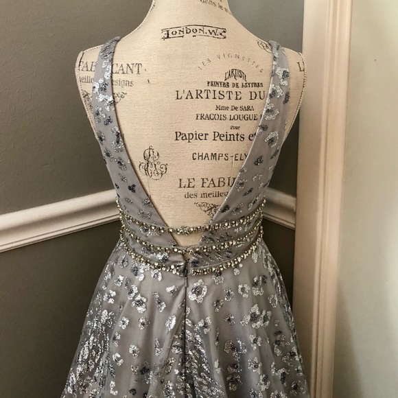 NEW JOVANI JVN SZ 2 SILVER JEWELED DEEP V FORMAL EVENING GOWN - Picture 10 of 16